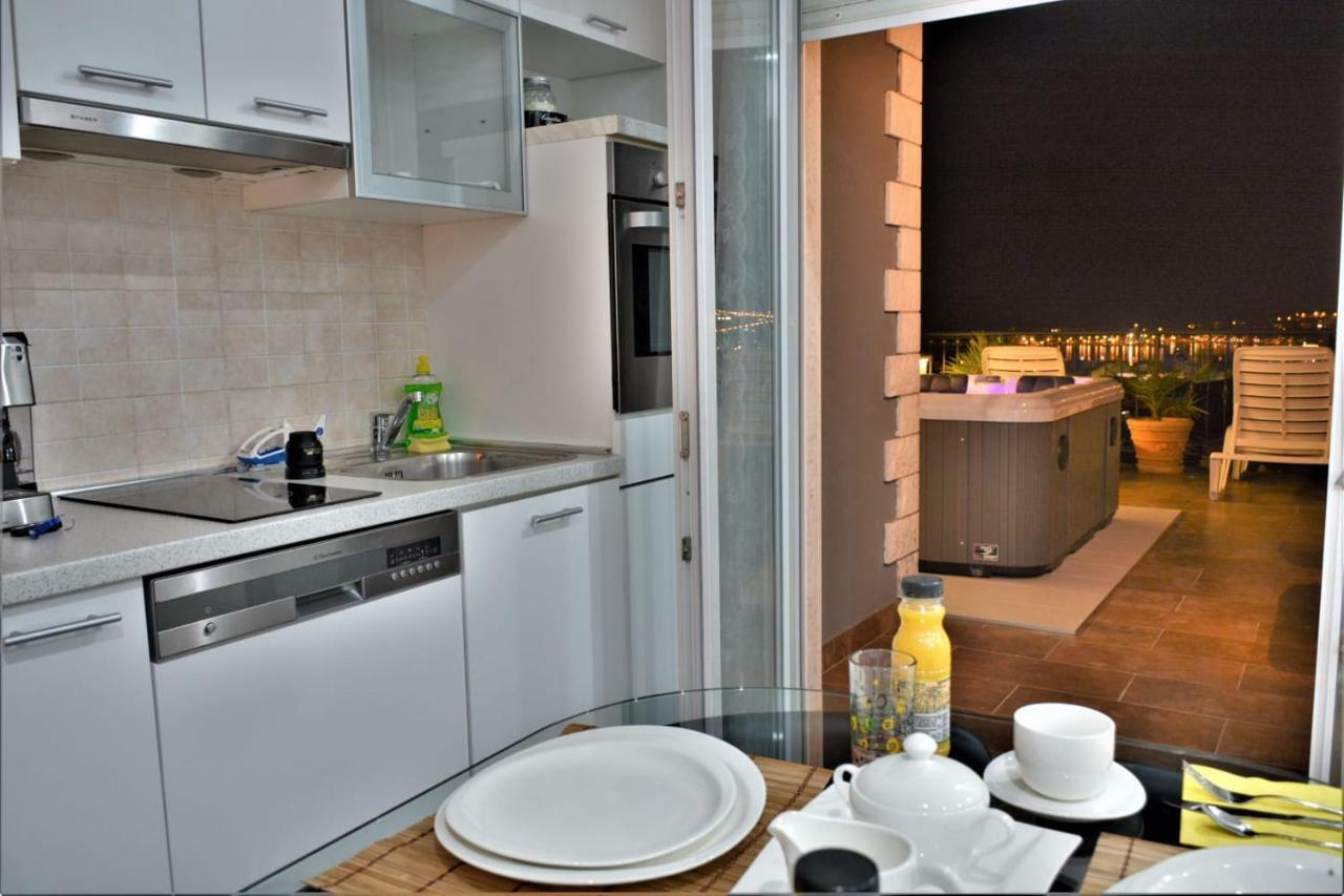 Sea View Apartments With Jaccuzzi Подстрана Экстерьер фото